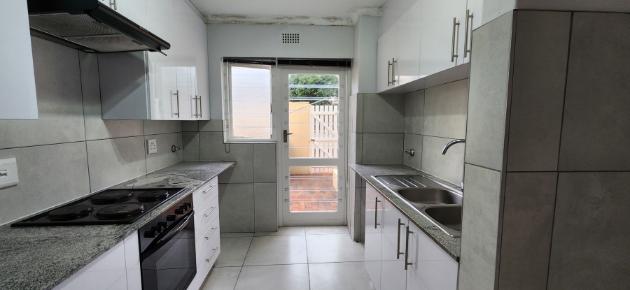To Let 4 Bedroom Property for Rent in Bloubergrant Western Cape